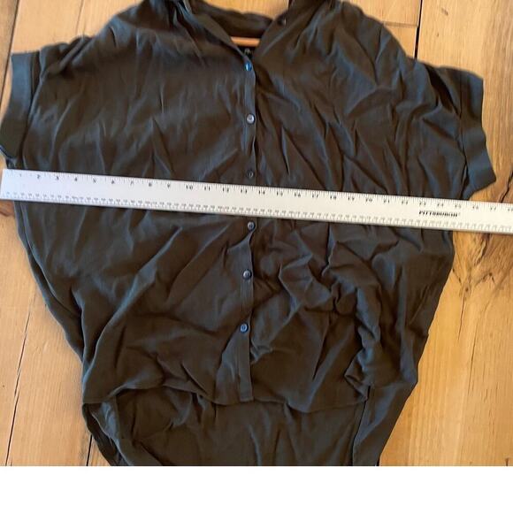 Madewell women's army green button down blouse. high-low. size small - Picture 6 of 7